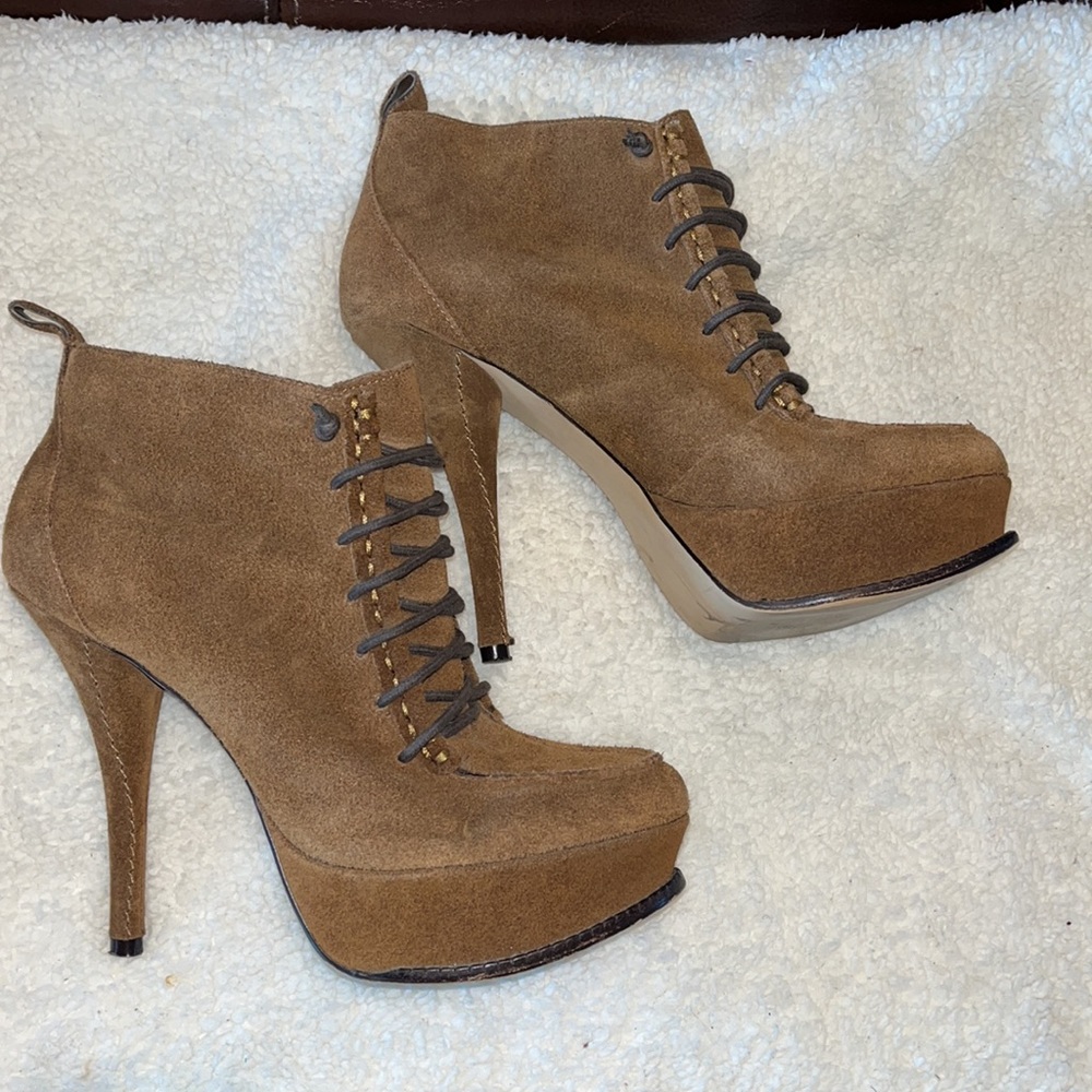 H by Halston Tan Kate 5” Stiletto Faux Suede Ankle Booties size 7